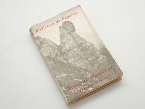 Portada del libro de Nuestras montañas. Notas de alpinismo vizcaíno [DEDICATORIA MANUSCRITA DEL AUTOR]