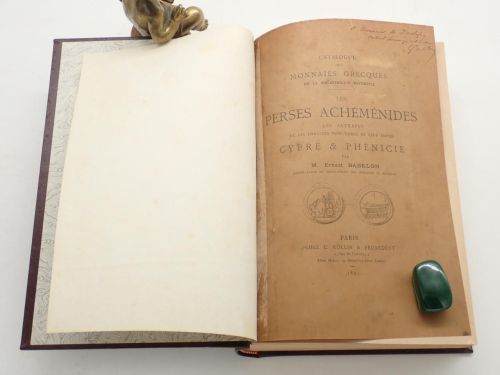 Catalogue des monnais grecques de la Bibliothèque Nationale. Les perses achéménides, les satrapes et les dynastes tributaires de leur empire, Cypre & Phénice [DÉDICACE MANUSCRIT DE L'AUTEUR - DEDICATORIA MANUSCRITA DEL AUTOR]