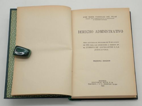 Portada del libro de Derecho Administrativo. Obra ajustada al programa de 16 de agosto de 1933 para las oposiciones a ingreso...