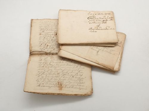16 documentos manuscritos referidos a diversas transacciones concernientes a la familia Mutiloa de Puente la Reina