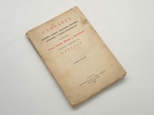 Cantares, refranes, adagios, proverbios, modismos, locuciones y frases proverbiales referentes a curas, frailes, monjas y sacristanes. Primera edición
