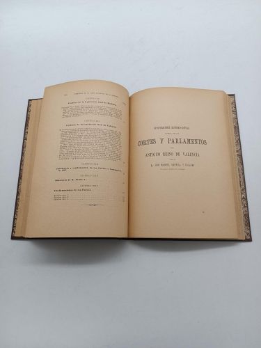 Portada del libro de Estudios críticos acerca de los orígenes y vicisitudes de la legislación escrita del antiguo Reino de...
