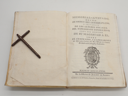 Portada del libro de Memorial ajustado, hecho de orden del Consejo-Pleno, a instancia de los Señores Fiscales, del expediente...