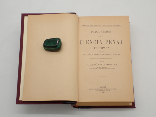 Portada del libro de Precursores de la ciencia penal en España. Estudios sobre el delincuente y las causas y remedios del...