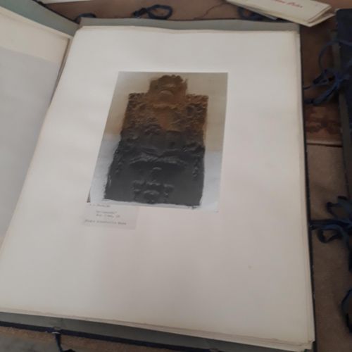 Conjunto de fotografías de escudos nobiliarios en piedra del País Vasco