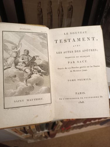 Portada del libro de Le Nouveau Testament, avec les Actes des Apôtres; traduits en français par Sacy. Ornés de 112 planches...