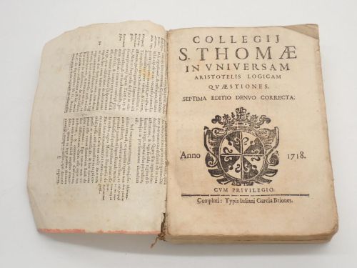 Portada del libro de Collegii S. Thomae in Universam Aristotelis Logicam Quaestiones. Septima editio denvo correcta