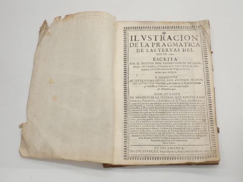 Portada del libro de Ilustración de la pragmática de las yervas del año de 1680. Escrita por el doctor don Andrés García...