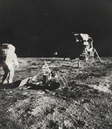 Portada del libro de NASA/AGIP - Buzz Aldrin sobre la superficie lunar, Misión del Apolo 11, 1969 [FOTOGRAFÍA ORIGINAL]