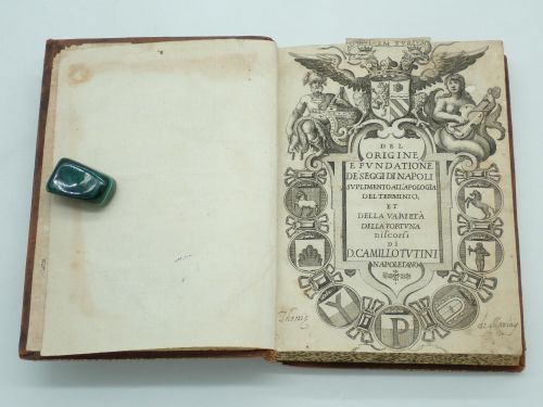 Portada del libro de Dell'origine e fundatione de seggi di Napoli, del tempo in che furono instituiti, e della separation...