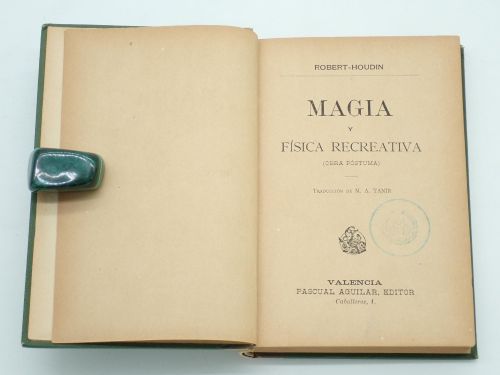 Portada del libro de Magia y física recreativa (obra póstuma). Traducción de M.A. Tanir
